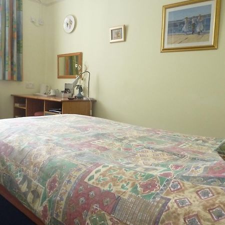 Bridge House B&B Челтнем Екстер'єр фото