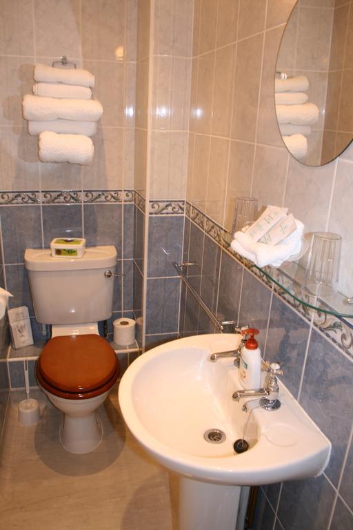 Bridge House B&B Челтнем Екстер'єр фото