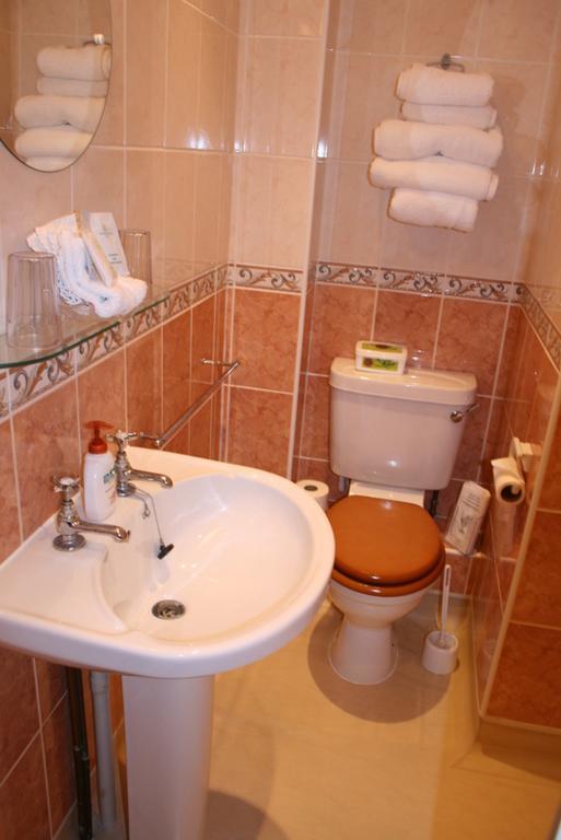 Bridge House B&B Челтнем Екстер'єр фото