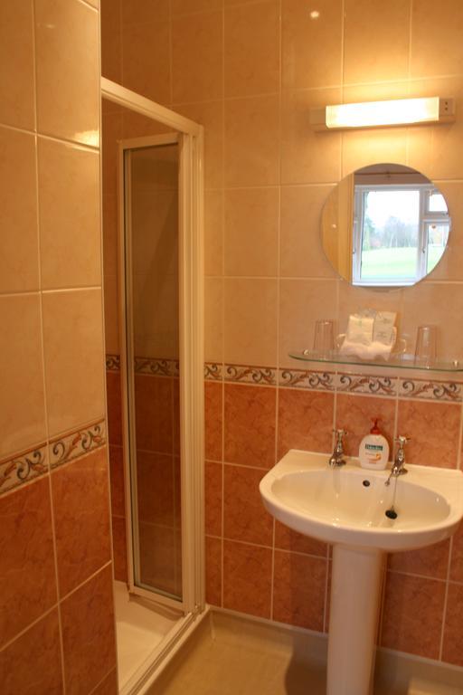 Bridge House B&B Челтнем Екстер'єр фото